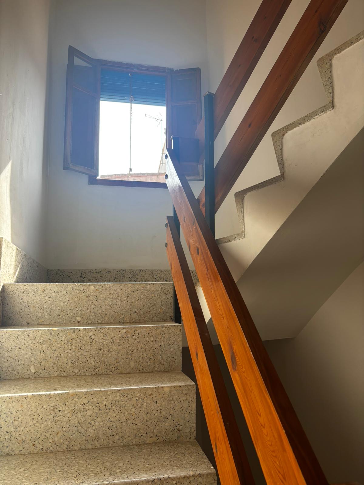 Escalera de acceso al apartamento