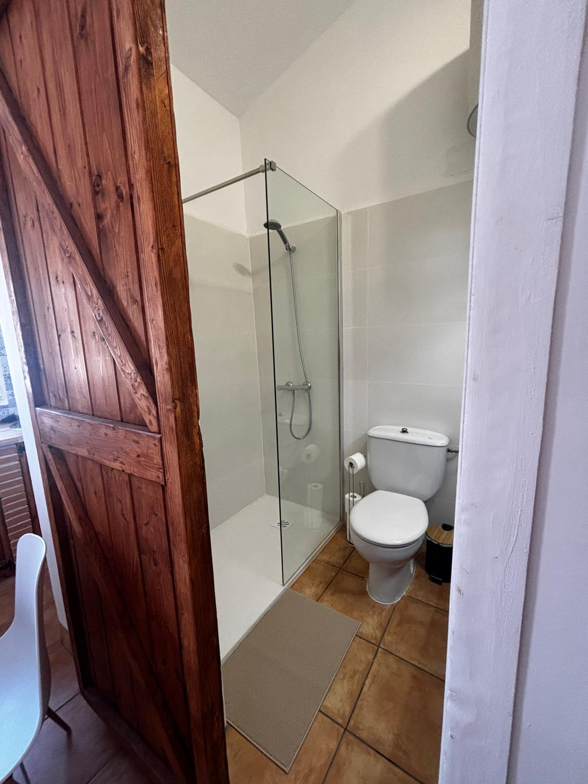 Baño moderno y funcional